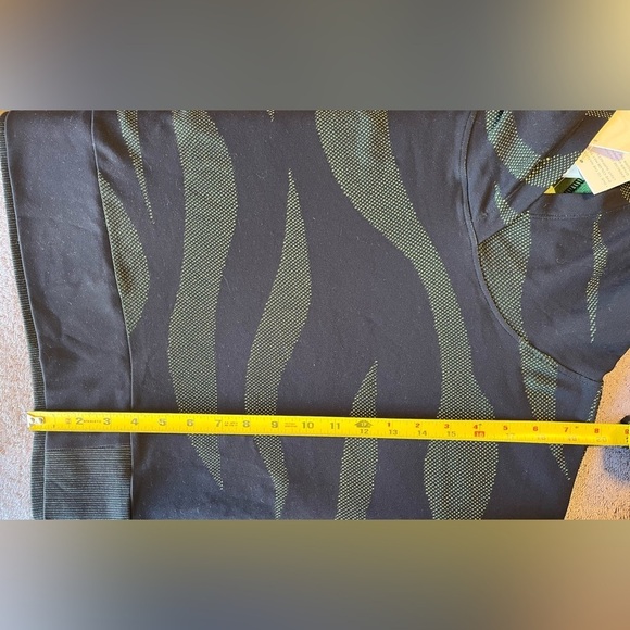 NWT Fabletics Joelle SculptKnit® Hoodie II Neon Zebra Black/Green Women Size L - Picture 8 of 9